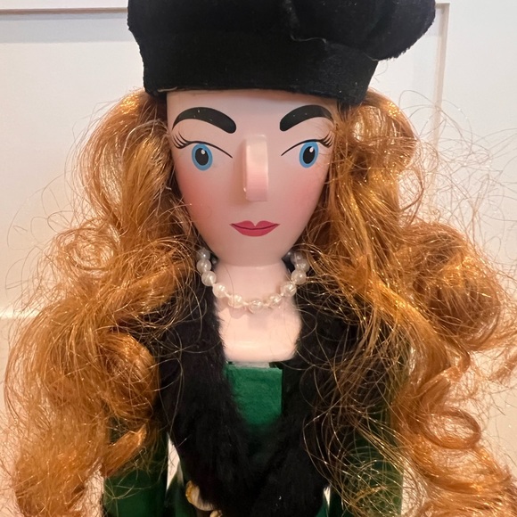 Pier 1 Imports Shopper Girl Nutcracker 2015 Green Coat Red Hair Holiday Figure - Picture 13 of 15